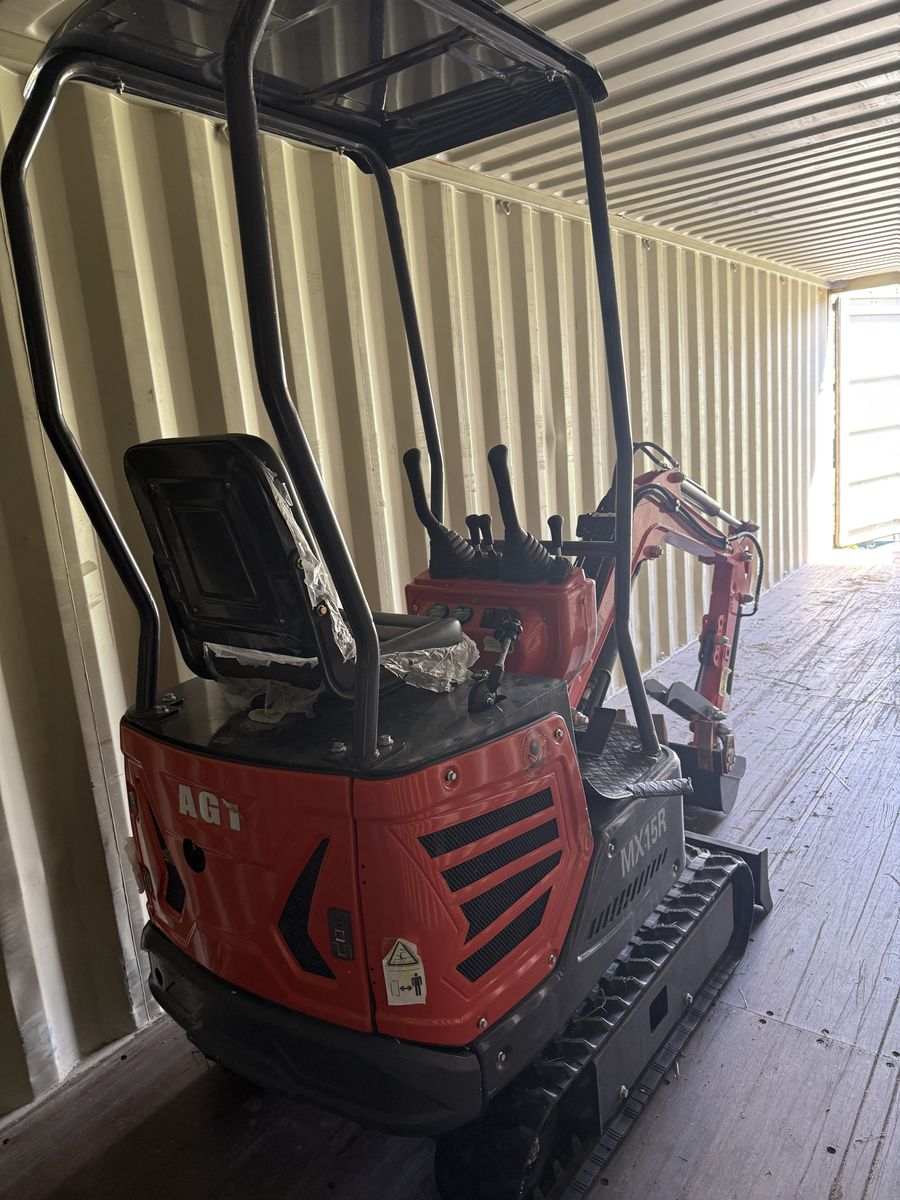 AGT Industrial MX15R Mini Excavator - Compact, Versatile Construction Equipment