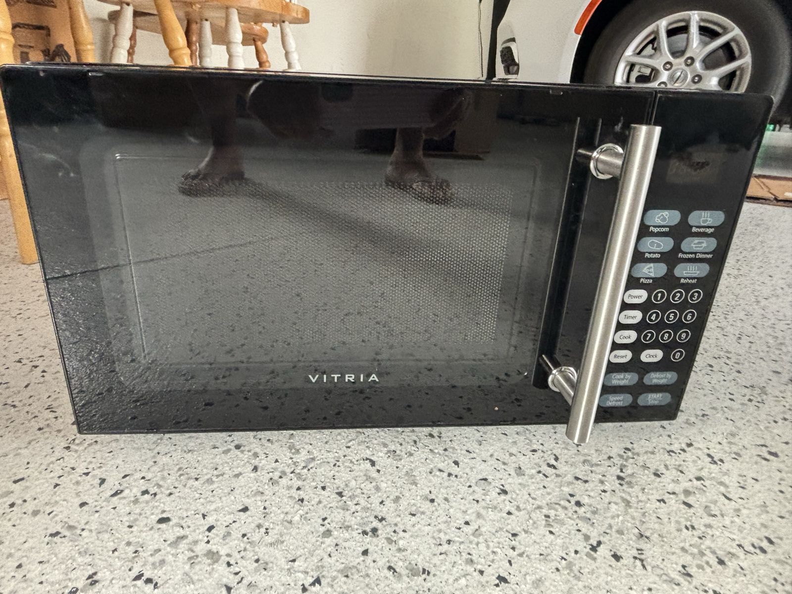 Vitria Countertop Microwave 700 Watts Black with Handle