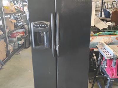 Maytag MSD2652KEB 25.6 cu. ft. capacity Side by Side Refrigerator
