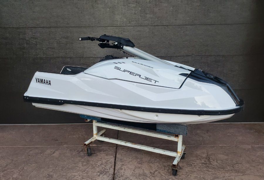 2023 yamaha superjet 4 stroke jetski