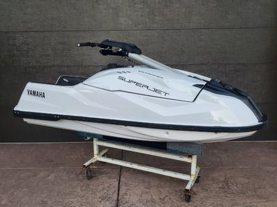 2023 yamaha superjet 4 stroke jetski