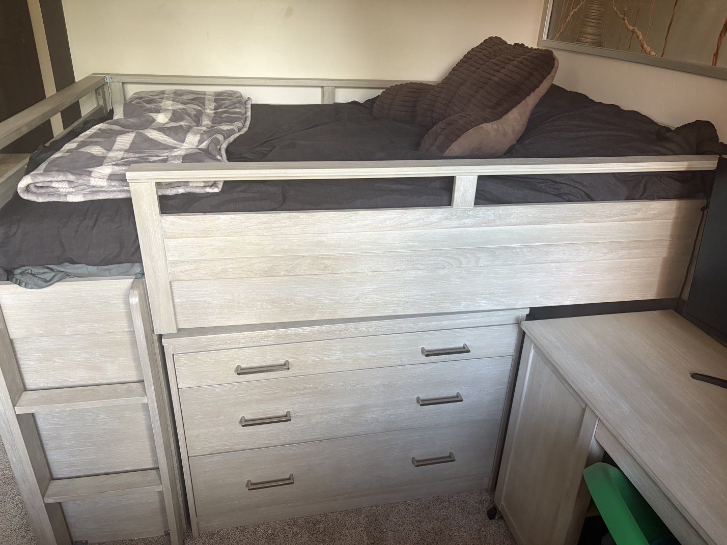 Main image 6