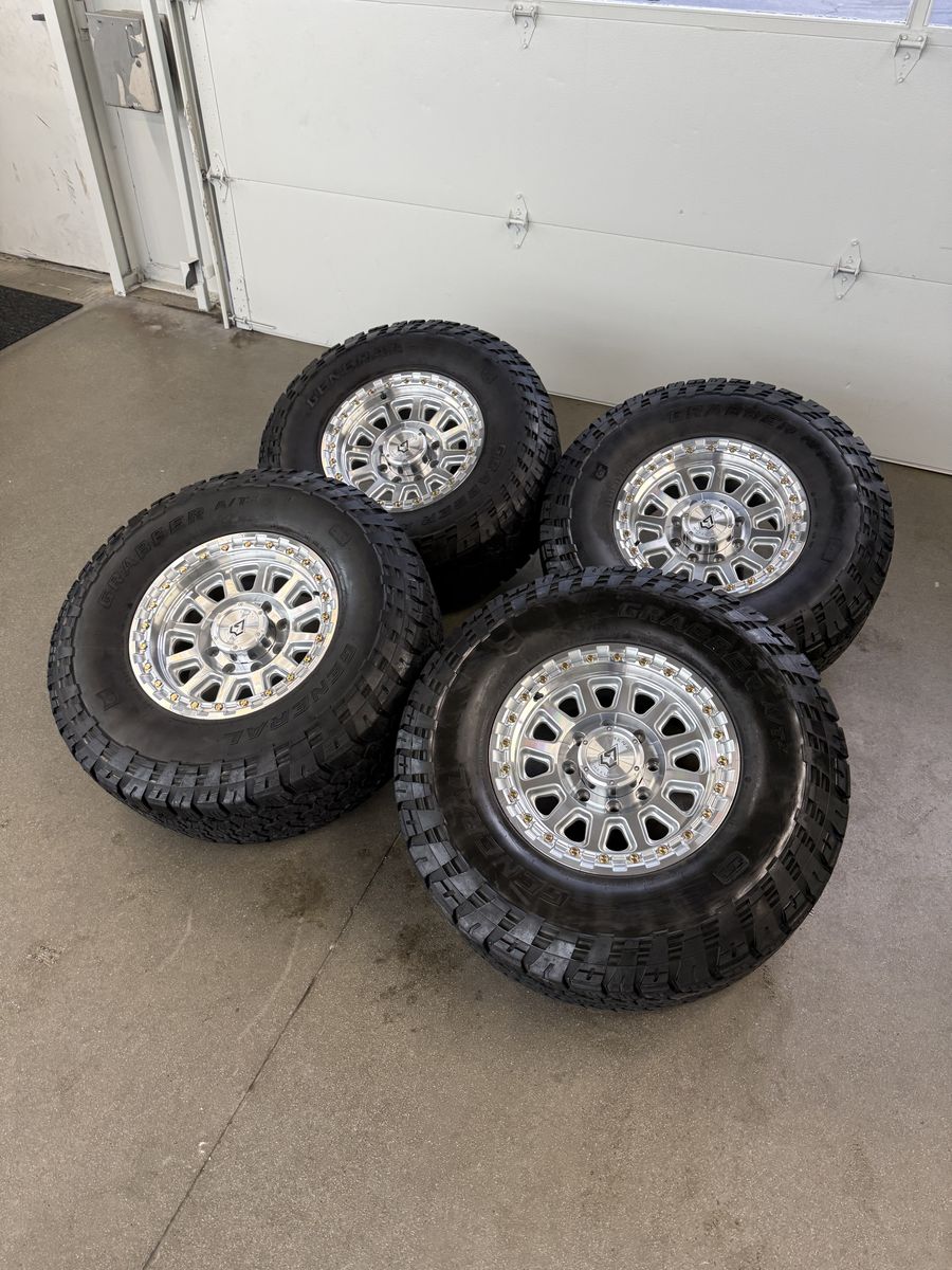 LIKE NEW 17x9 arena Beadlocks/ 35x12.50r17 Tires