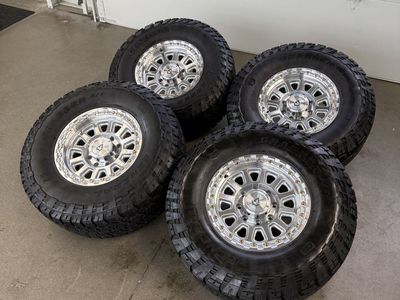 LIKE NEW 17x9 arena Beadlocks/ 35x12.50r17 Tires