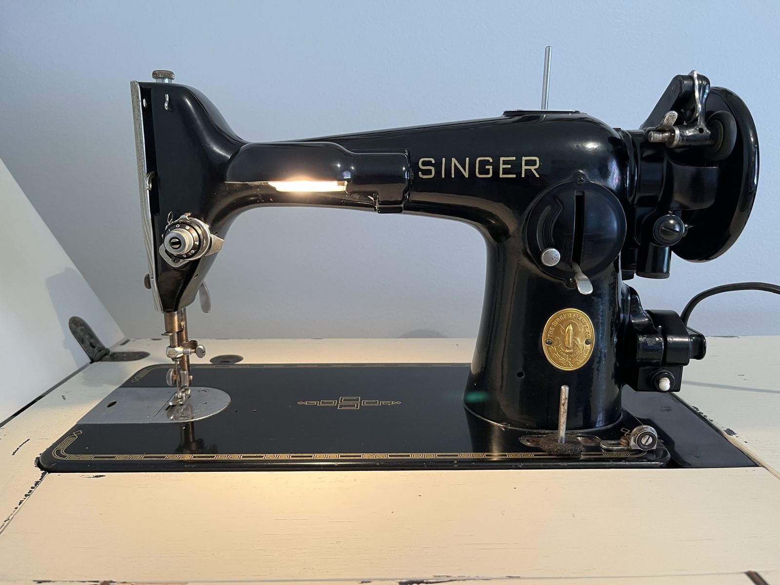 Singer sewing machine with cabinet