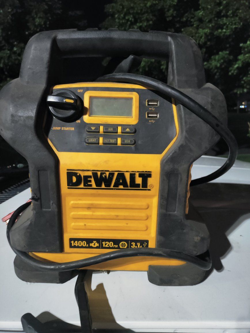 DEWALT 1400A Portable Jump Starter with 120 PSI Air Compressor