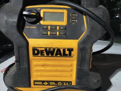 DEWALT 1400A Portable Jump Starter with 120 PSI Air Compressor