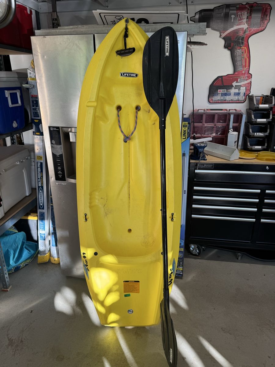 Lifetime Kayak and paddle 130lbs max