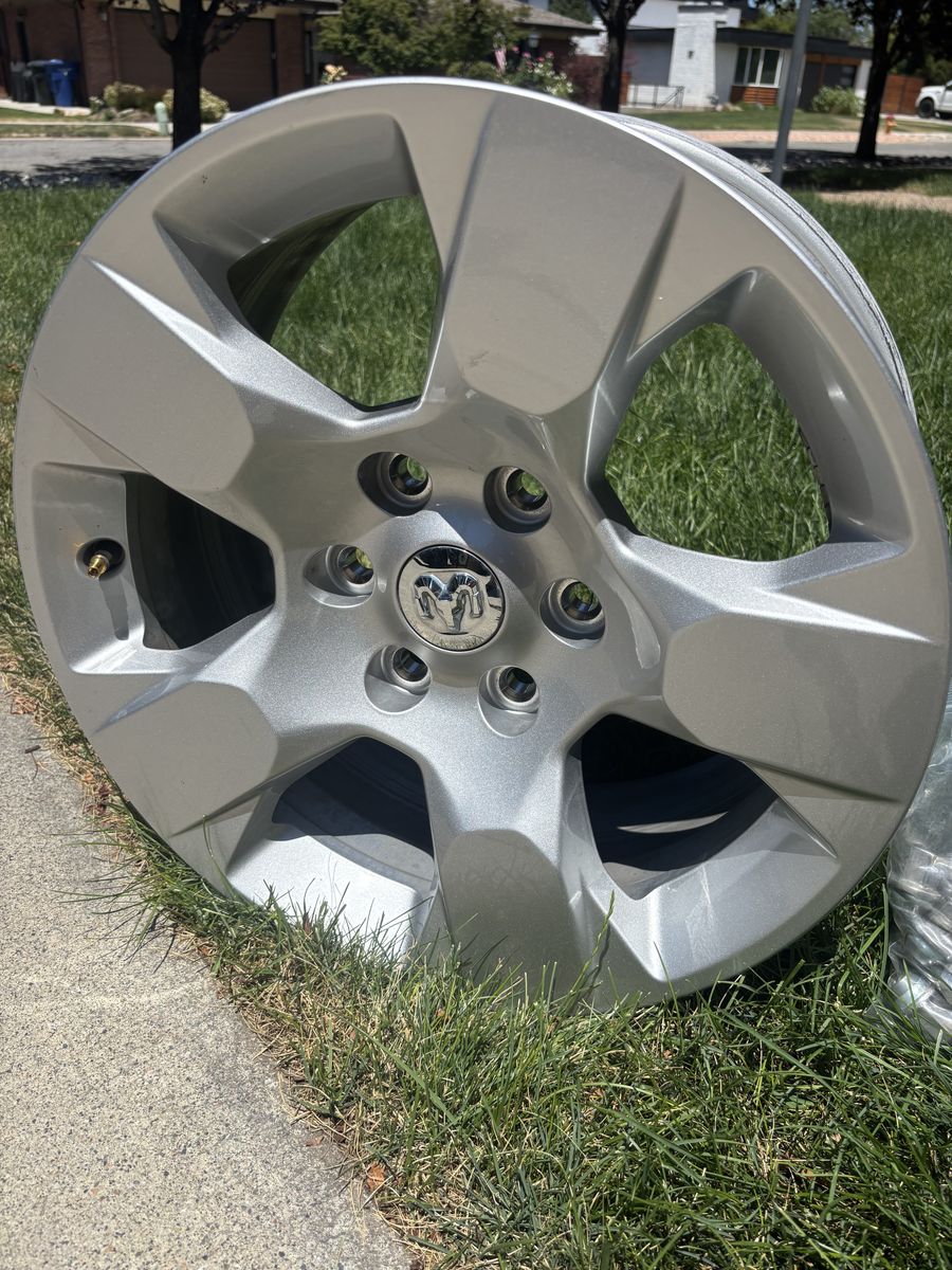 OEM Ram 1500 18-inch Silver Aluminum Alloy Wheels (Set of 4)