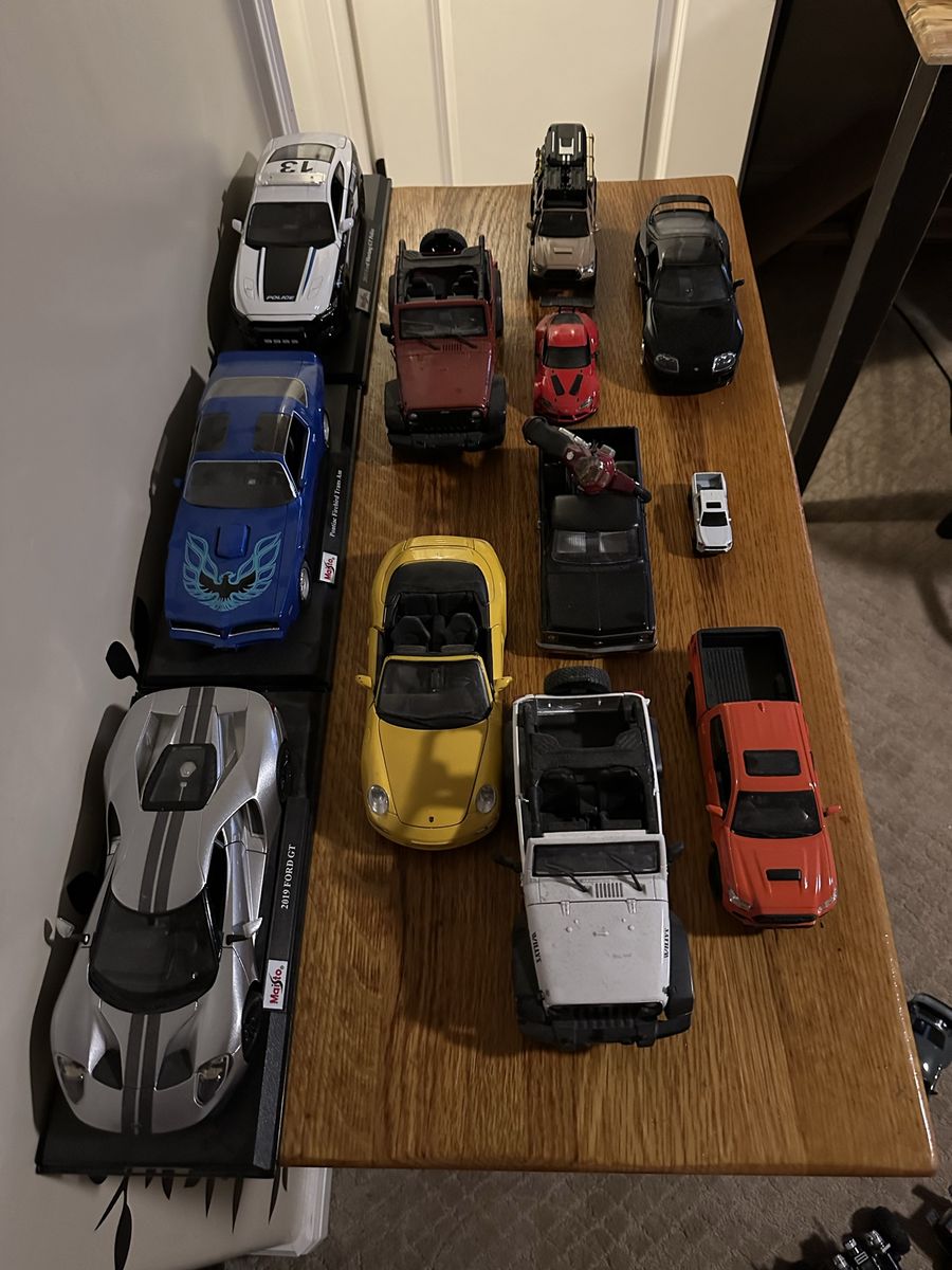 Maisto Die-Cast Car Collection: Ford GT, Porsche, Jeeps, Toyota Supra & More - Mixed Scale Models
