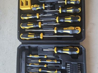 43 piece magnetic screwdriver set new with carrying case