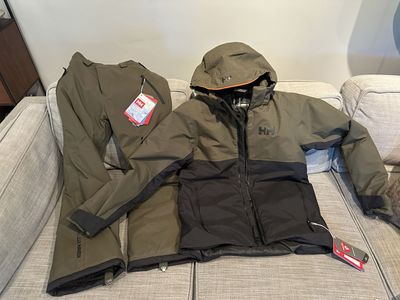 Helly Hansen - Boys ski jacket and pants