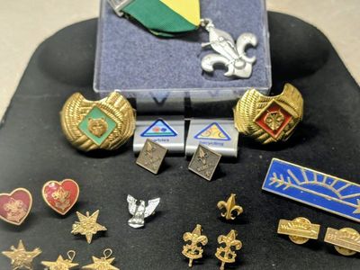 Lot of 20 Boyscout pins and memoribelia.