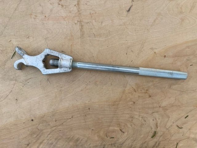 Fire hydrant wrench