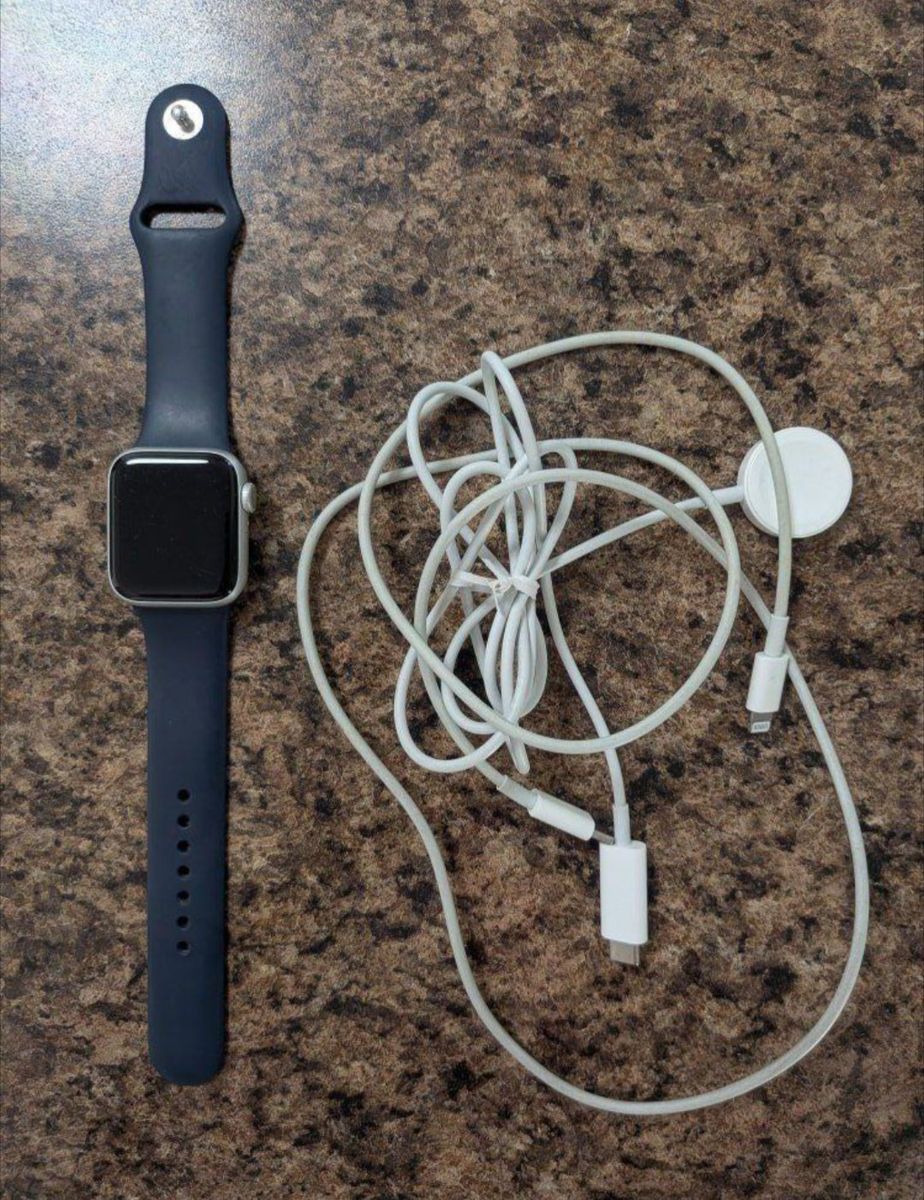 Apple Watch SE (1st Gen) - Silver with Navy Blue Band