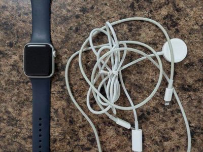 Apple Watch SE (1st Gen) - Silver with Navy Blue Band