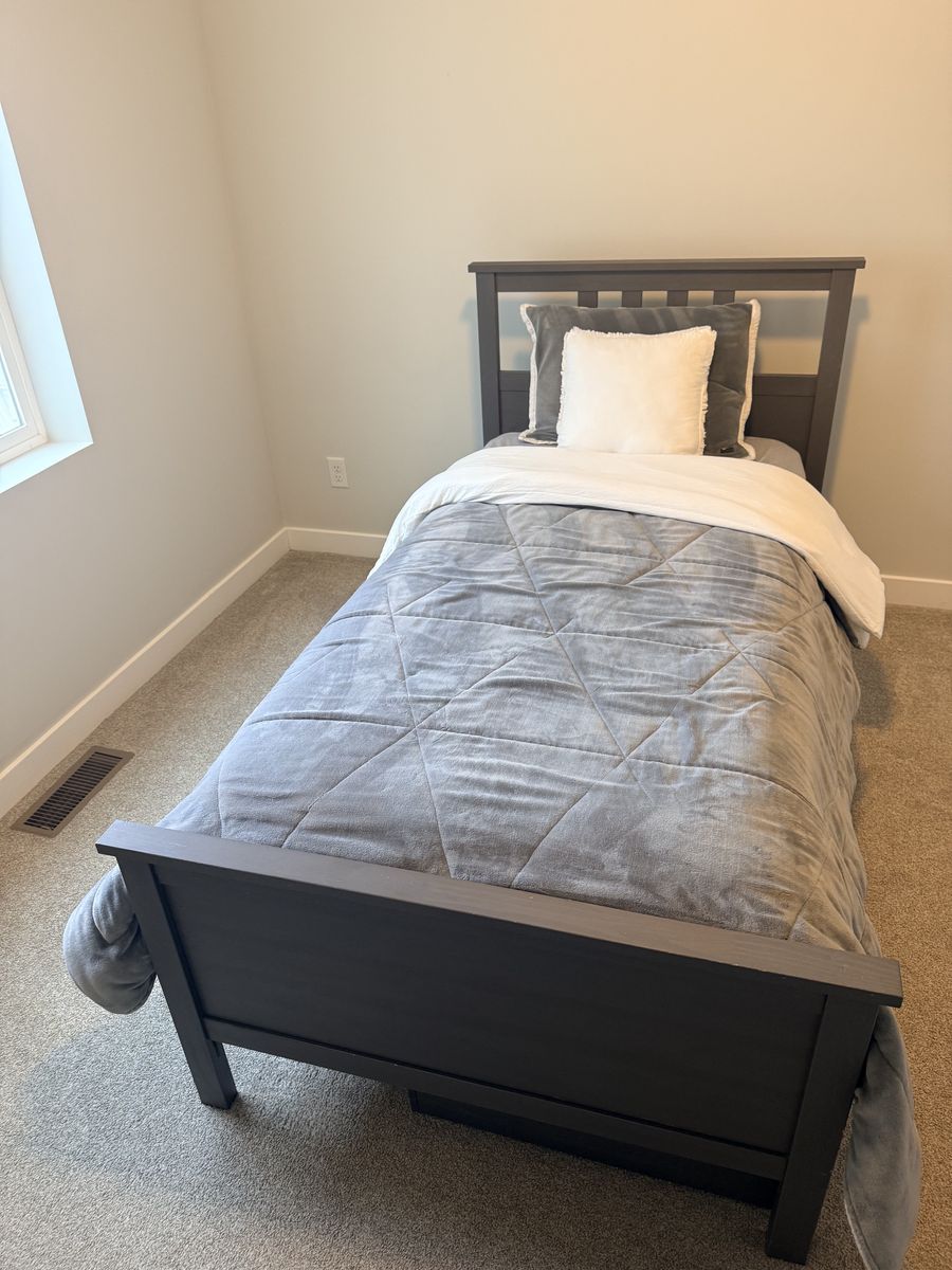 Twin Bed Set with Storage Drawer, Mattress & UGG Bedding – Excellent Condition