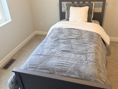 Twin Bed Set with Storage Drawer, Mattress & UGG Bedding – Excellent Condition