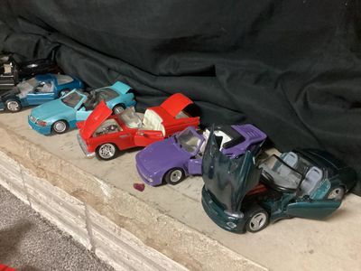 10.00 Collectable Vintage Cars Or........