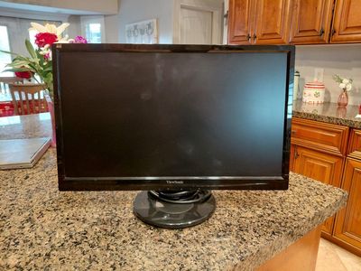 19" wide screen monitor