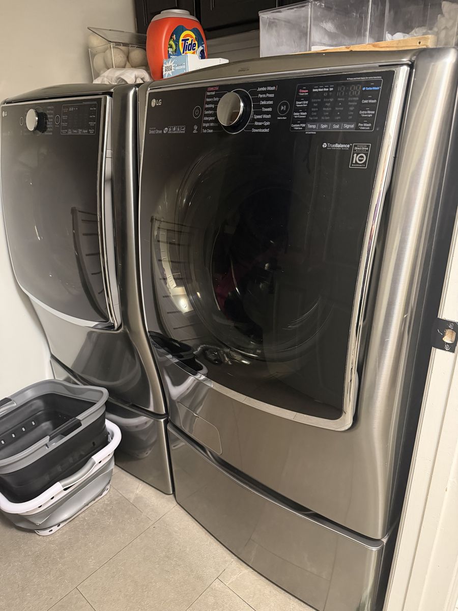 LG WM9000HVA is a mega-capacity,