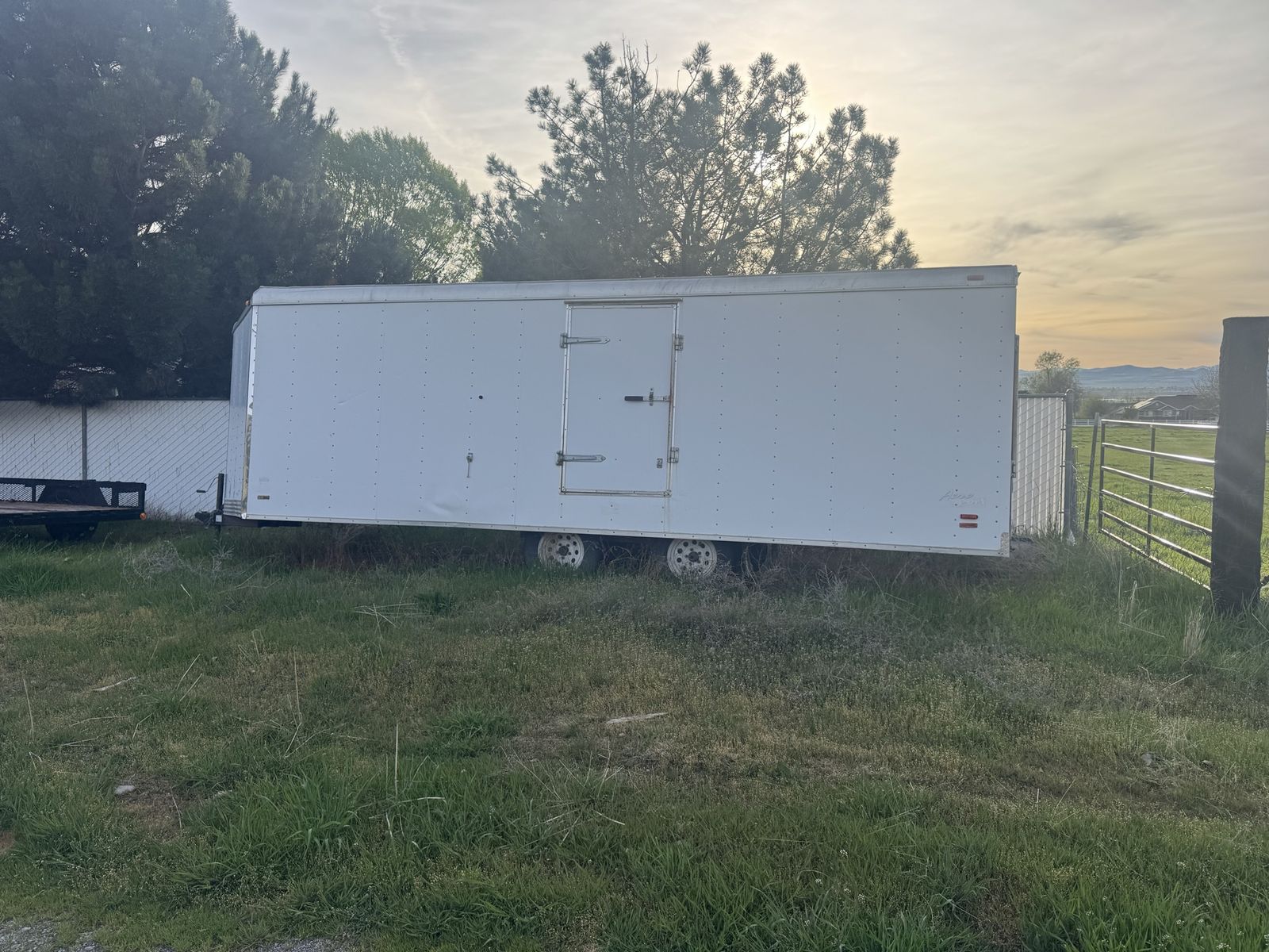 Utility trailer