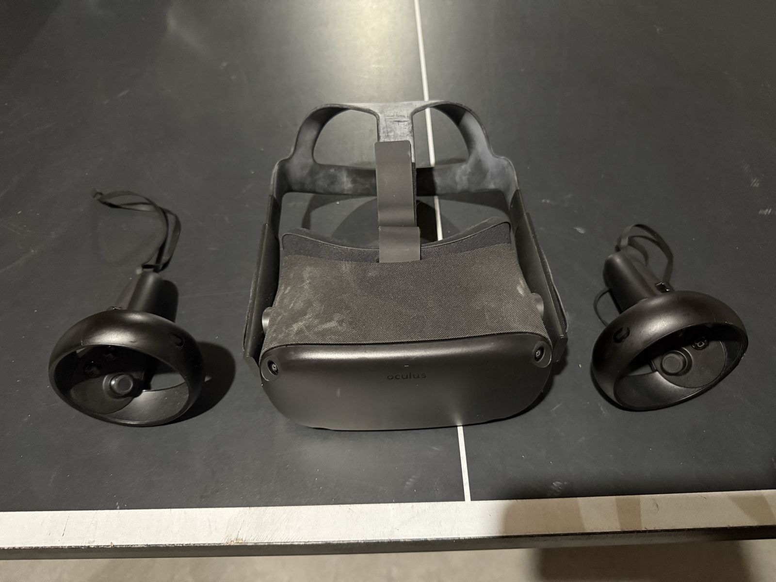 Oculus Quest 1 VR Headset with Touch Controllers