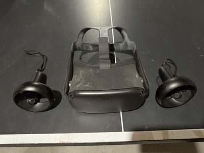 Oculus Quest 1 VR Headset with Touch Controllers
