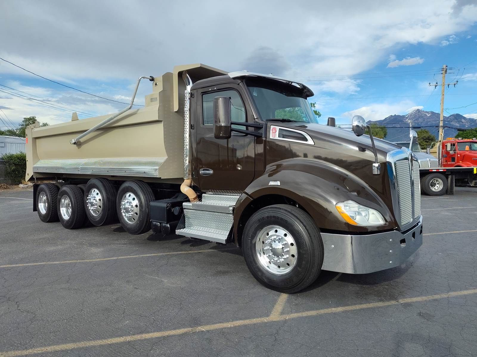 2019 Kenworth T680 Quad Dump Truck, (2 Lift Axles) New 20' Dump Body, 12 Spd Ultra Shift Trans, 455 H.P. Bed Warranty Included