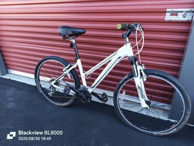 Trek Skye S series SR suntour mountain bike