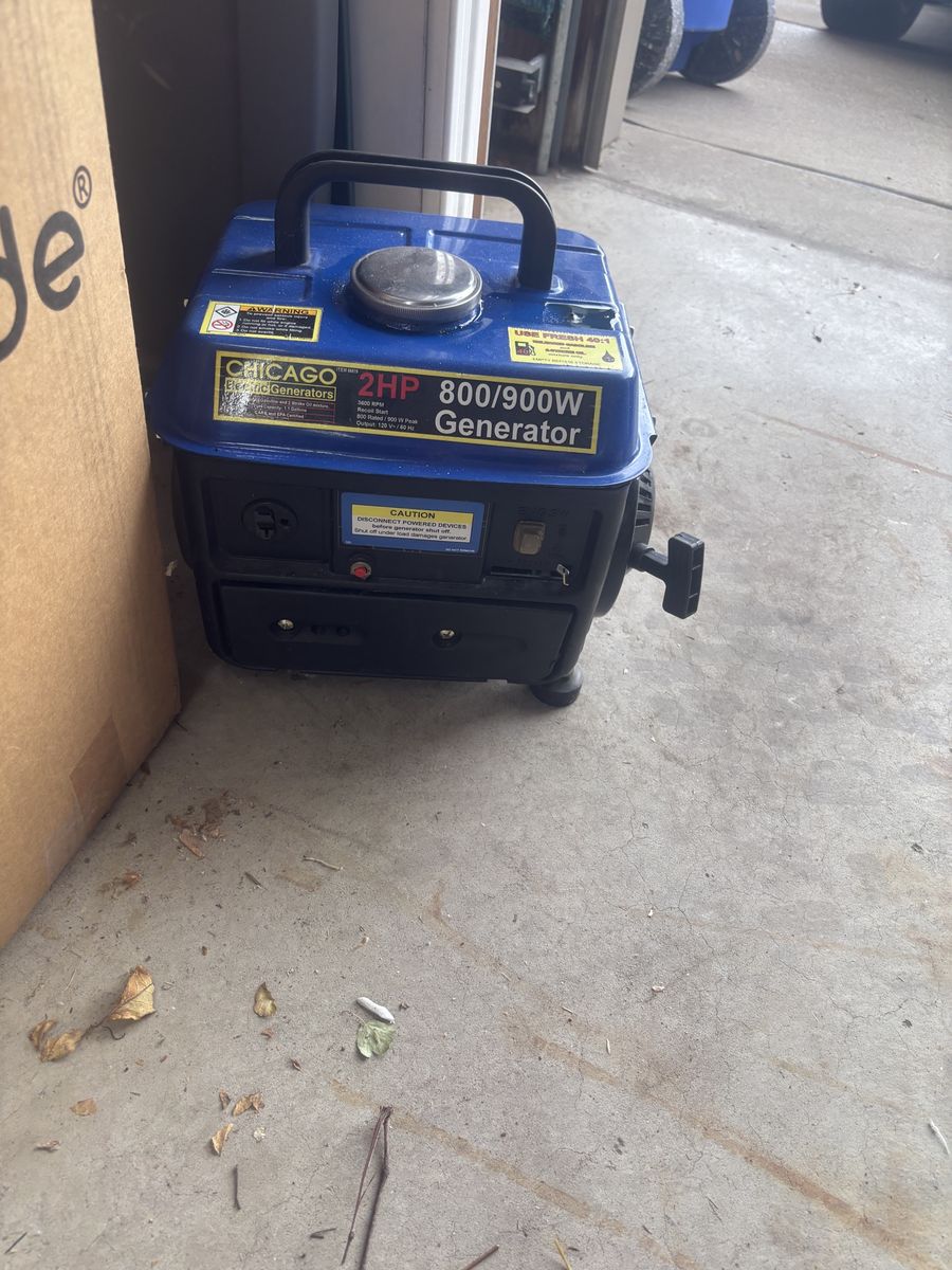 Chicago Electric 2HP 800/900W Portable Generator