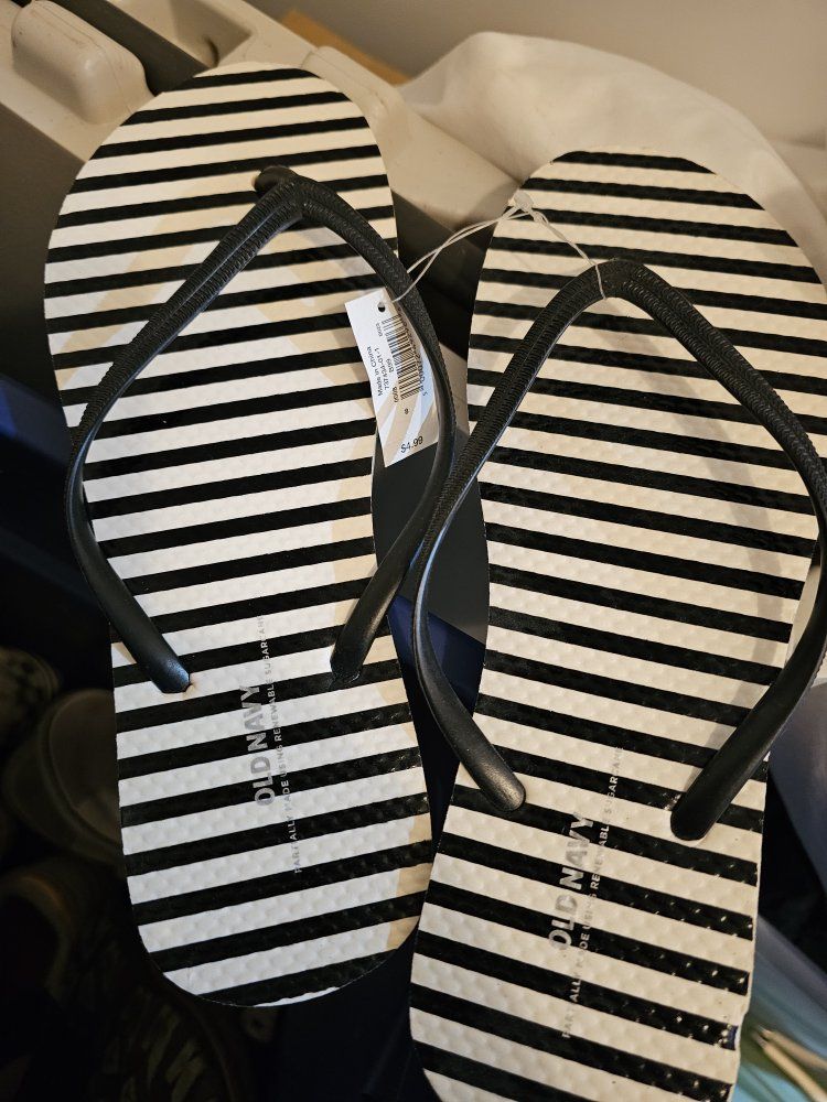 Old Navy Women's Striped Flip Flops - Black & White, Size 6 with Rubber Straps