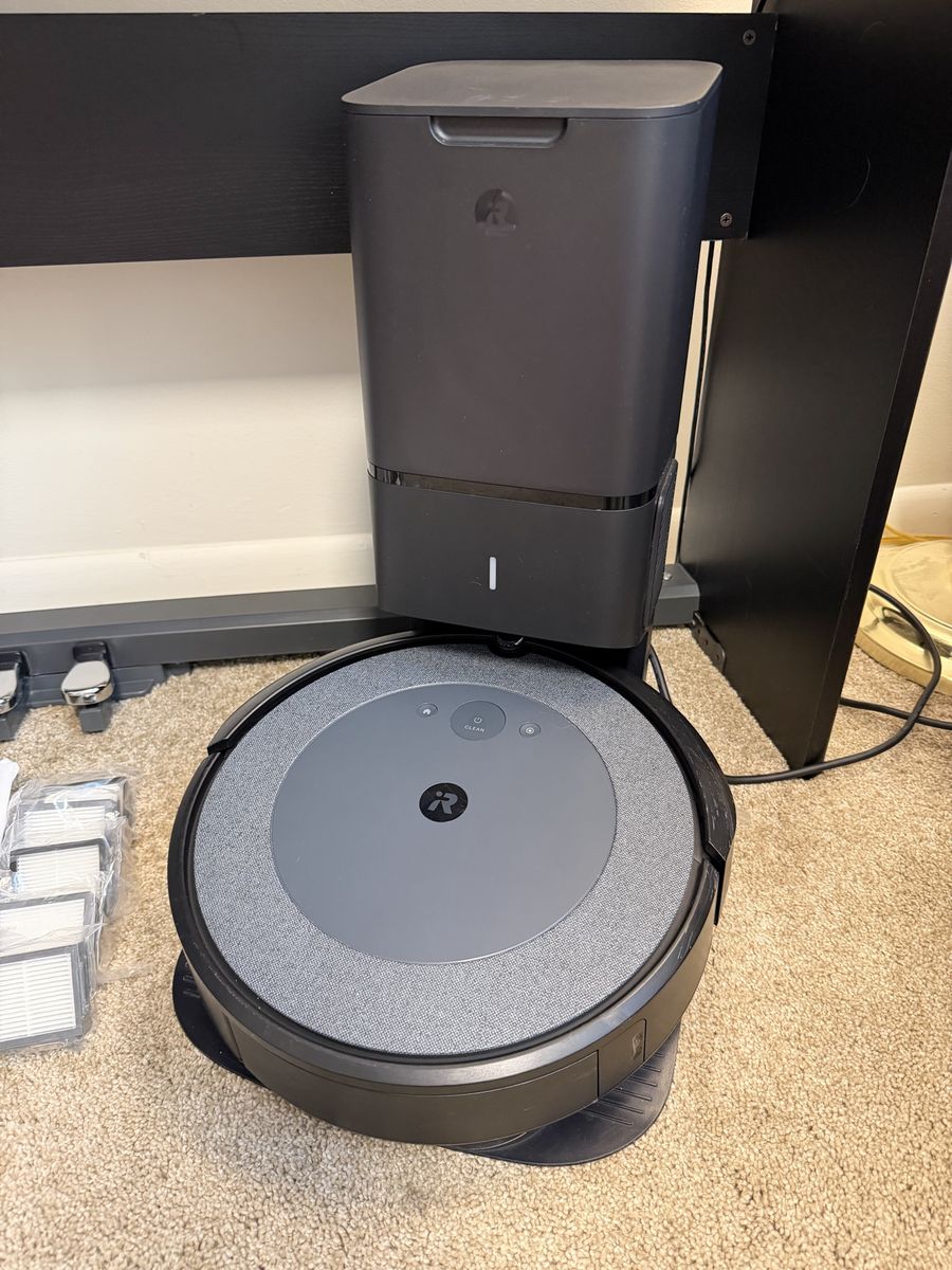iRobot Roomba i3+ EVO Robot Vacuum with Automatic Dirt Disposal and Extra Accessories