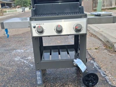 Weber Spirit II E-210 2-Burner Liquid Propane Grill, Gray, Side Burner LIKE NEW NEVER USED