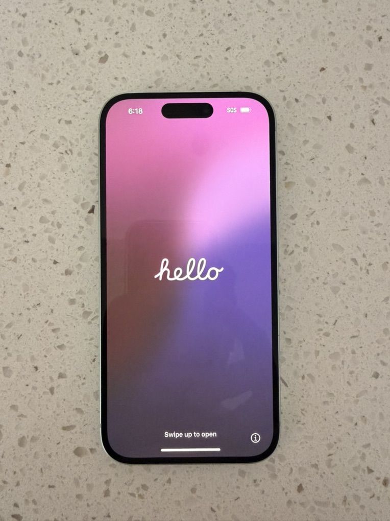 Iphone 15 Light green Like new (Unlocked)