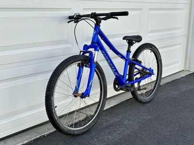 Specialized Hotrock 24 inch kids mountain bike 24” MTB youth junior bicycle