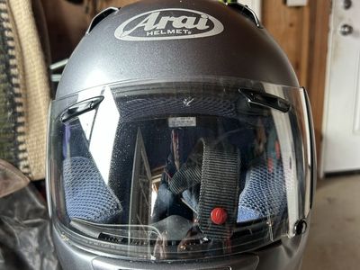 Arai Helmet Gray Full Face Motorcycle Helmet Size L 7 1/2-7 5/8 (59-60cm)