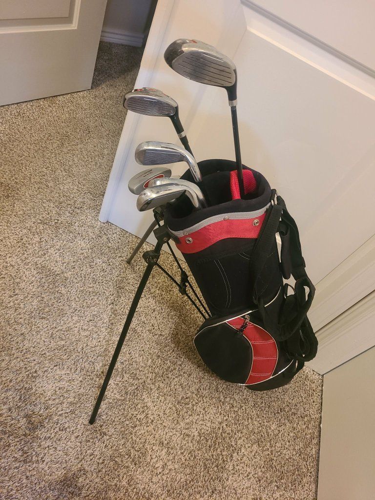 youth left handed golf club set. all matching