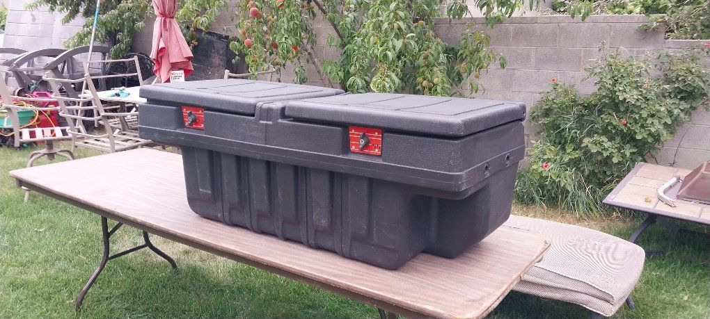 truck bed tool box 