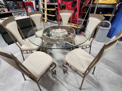 Dinette table and 6 chairs