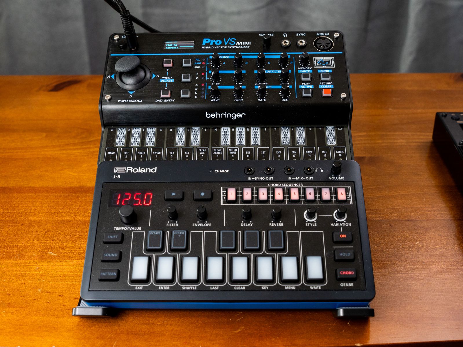 Korg Volca FM2, Korg Volca Bass, Roland J-6, Behringer ProVS Mini