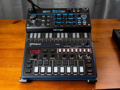 Korg Volca FM2, Korg Volca Bass, Roland J-6, Behringer ProVS Mini