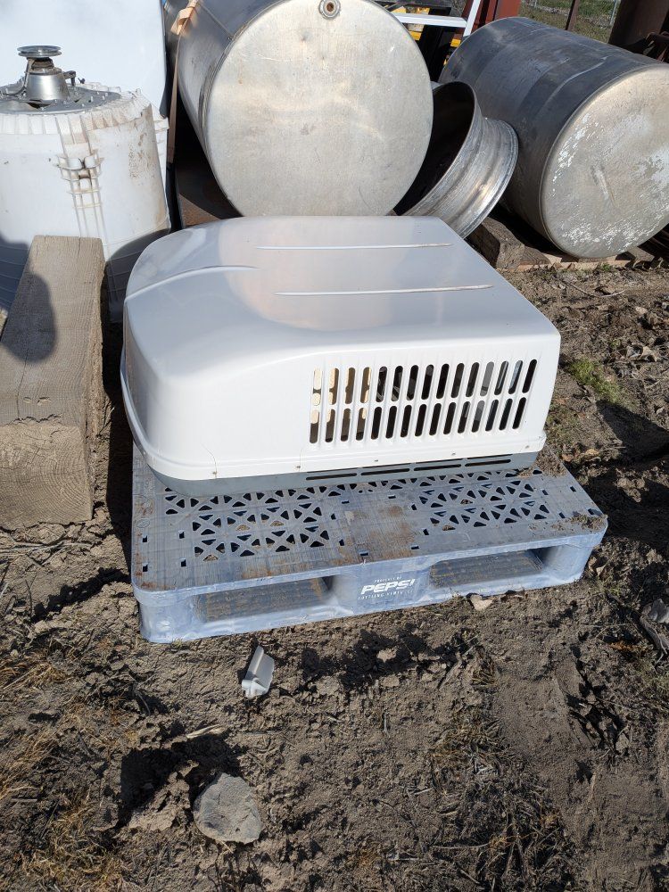 RV air conditioner