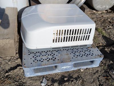 RV air conditioner