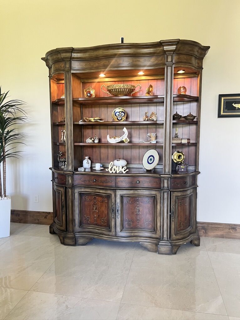 Gorgeous Buffet Hutch
