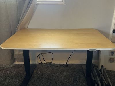 Standing/sitting desk