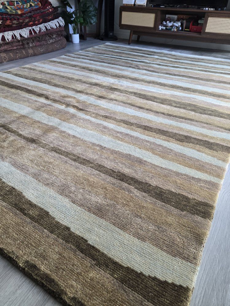 New 6x9 Handmade Wool Rug, Contemporary