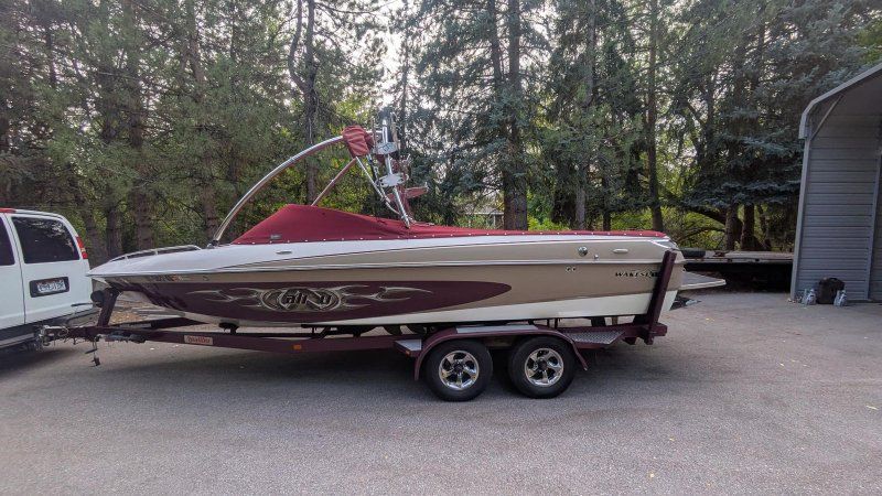 2004 Malibu Wakesetter LSV 23' wake boat. 8.1 liter big block and surf tabs