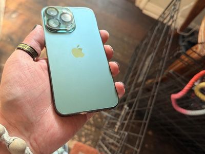 Apple iPhone 13 Pro (Unlocked) - Case & Screen Protector Incl.