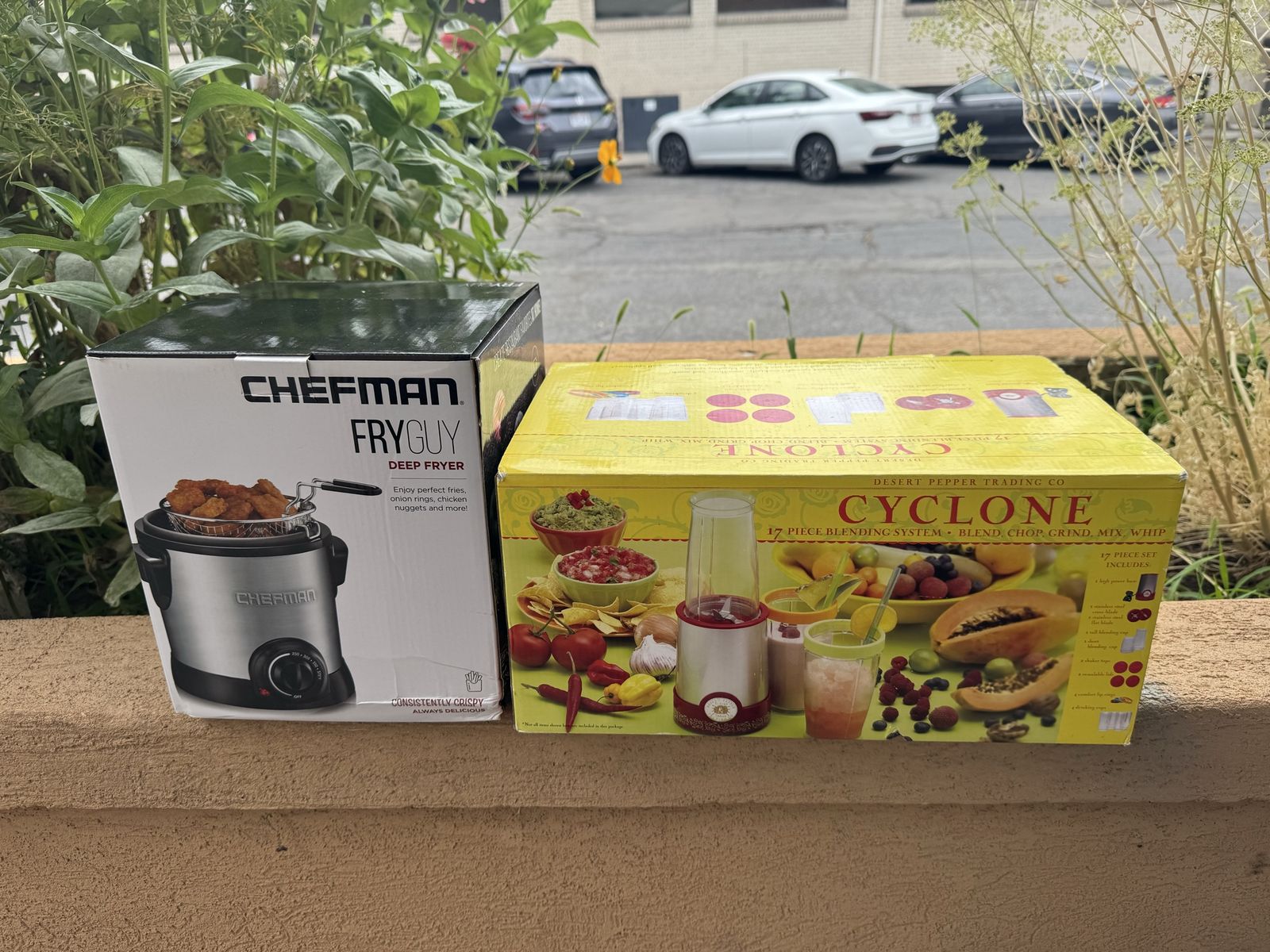 Chefman Fry Guy Deep Fryer & Desert Pepper Cyclone 17-Piece Blending System - New in Box